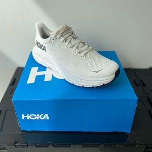 NEW HOKA Mens Arahi 7 Shoes size 9.5